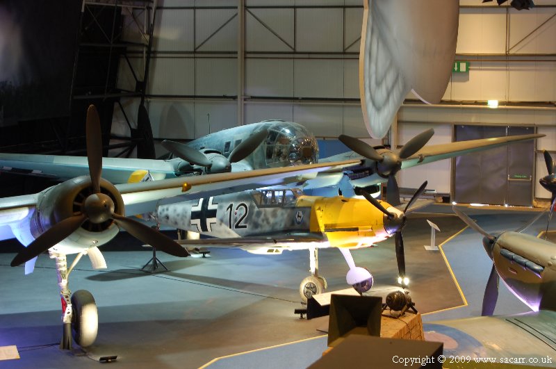 http://www.sacarr.co.uk/warbirds/pics/bf109e11.jpg