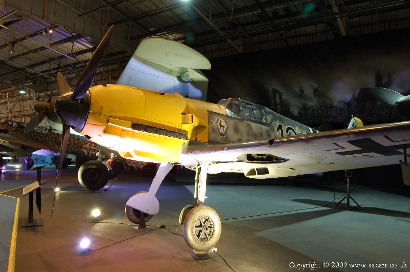 http://www.sacarr.co.uk/warbirds/pics/bf109e7.jpg