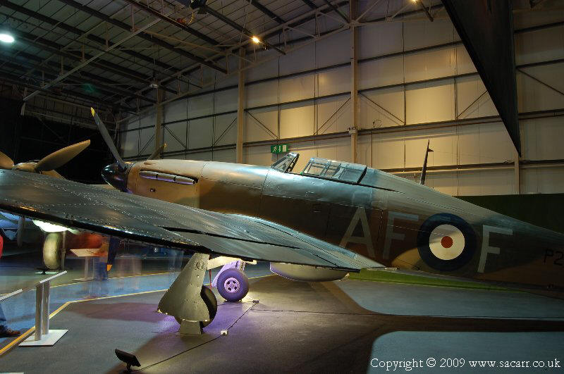 http://www.sacarr.co.uk/warbirds/pics/hurricane21.jpg