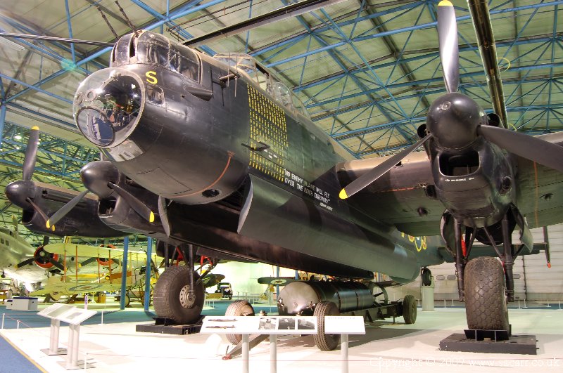http://www.sacarr.co.uk/warbirds/pics/lancaster23.jpg
