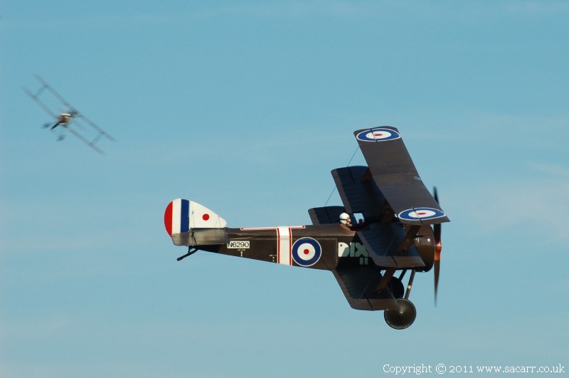 http://www.sacarr.co.uk/warbirds/pics/tri_sopwith16.jpg