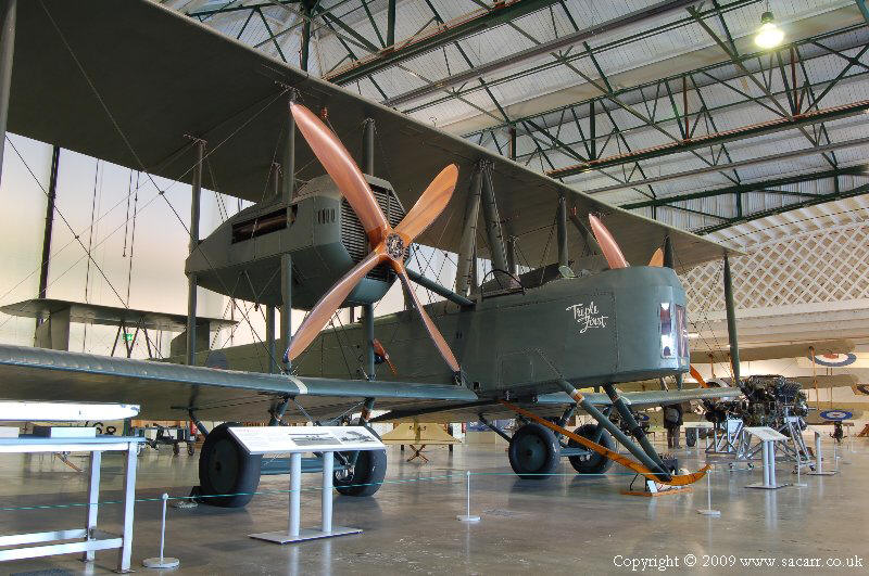 http://www.sacarr.co.uk/warbirds/pics/vimy2.jpg